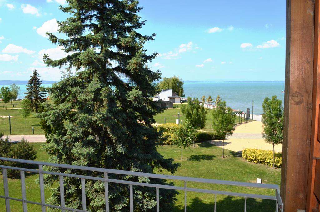 Hotel Holiday Siofok Exterior photo