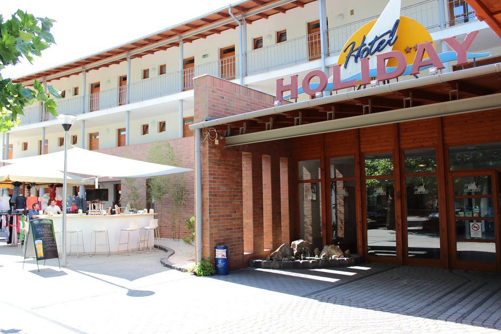 Hotel Holiday Siofok Exterior photo