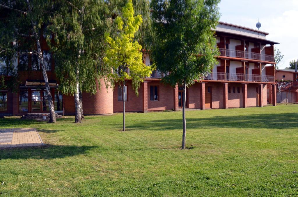 Hotel Holiday Siofok Exterior photo