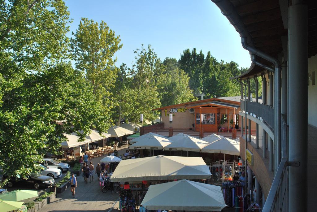 Hotel Holiday Siofok Exterior photo